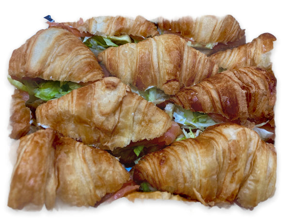 Mini Croisant de mantequilla rellenos, en bandeja de 12 unidades - Cositas Güenas
